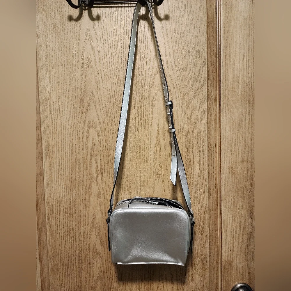 Kendall & Kylie Silver Messenger Bag with Sleek Design